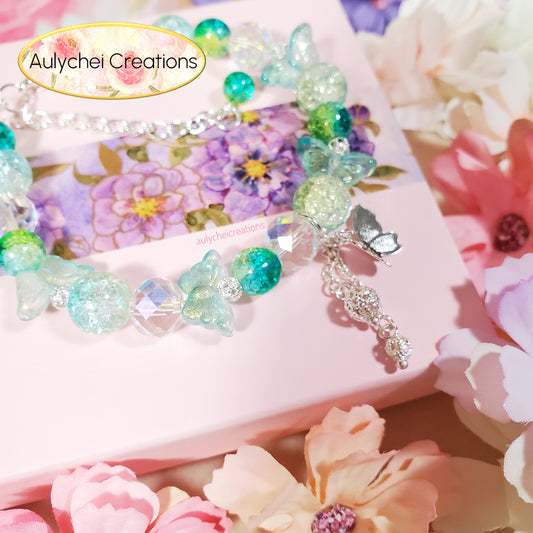 Green Butterfly Crackle Glass Beaded Clasp Bracelet