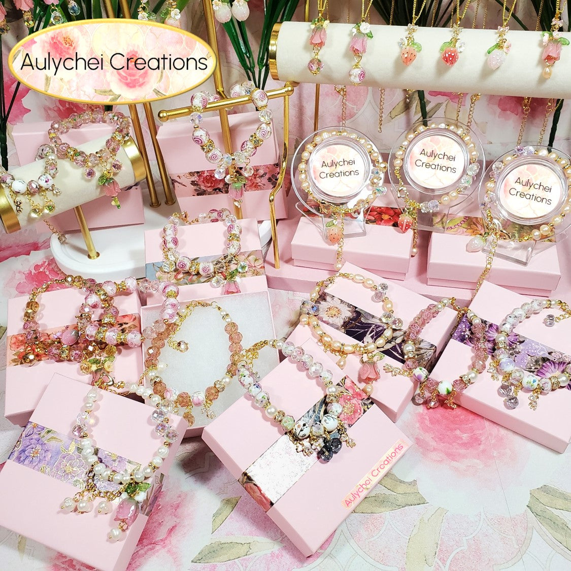 White Resin Tulip Lampwork Clasp Bead Bracelet 01