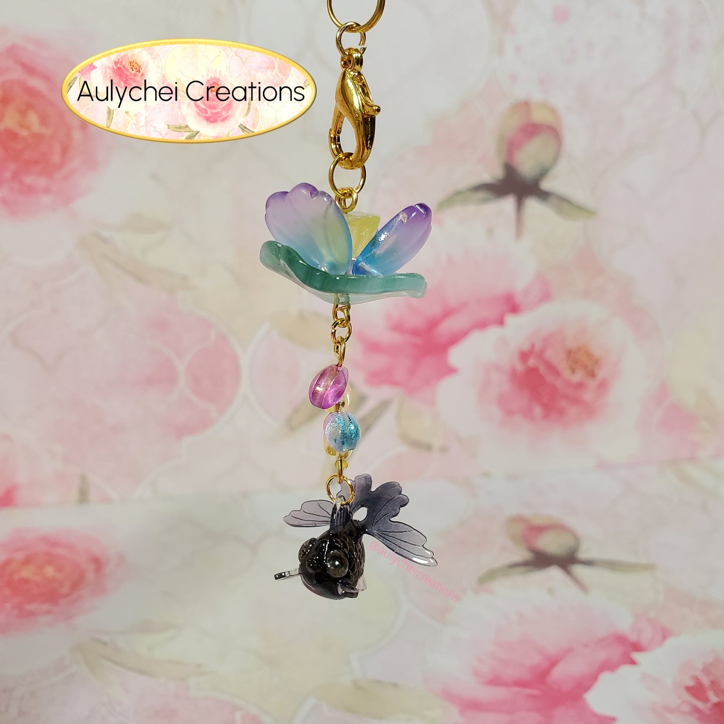 Black Goldfish Lotus Flower Glass Bead Keychain 01