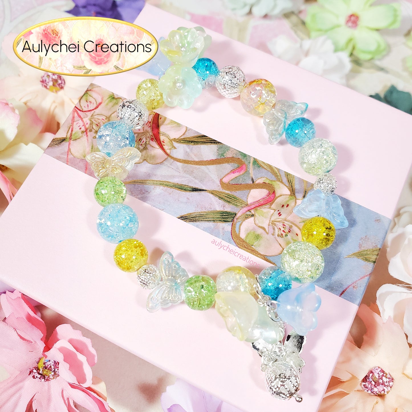 Green Lily Butterfly Crackle Glass Beaded Bracelet