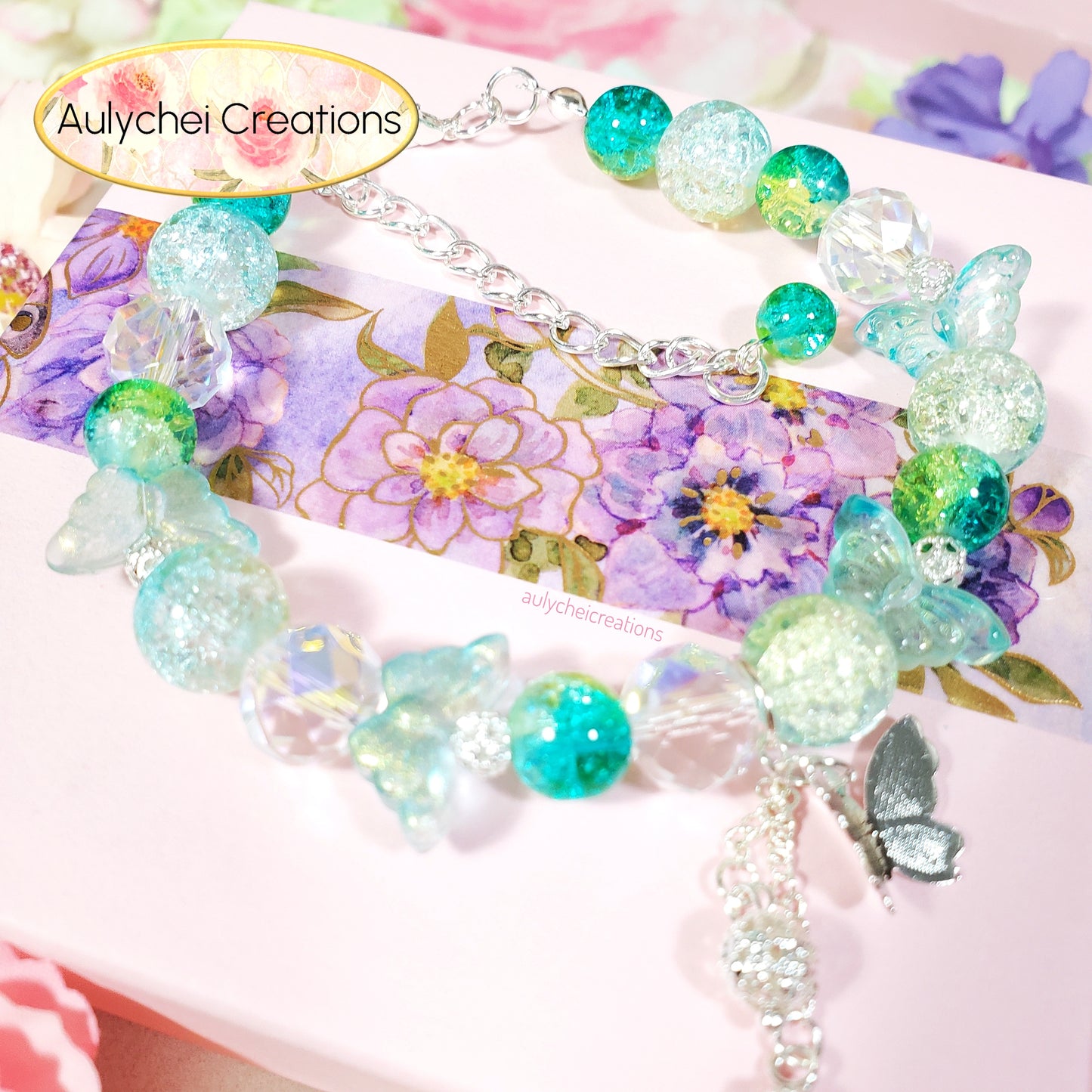 Green Butterfly Crackle Glass Beaded Clasp Bracelet