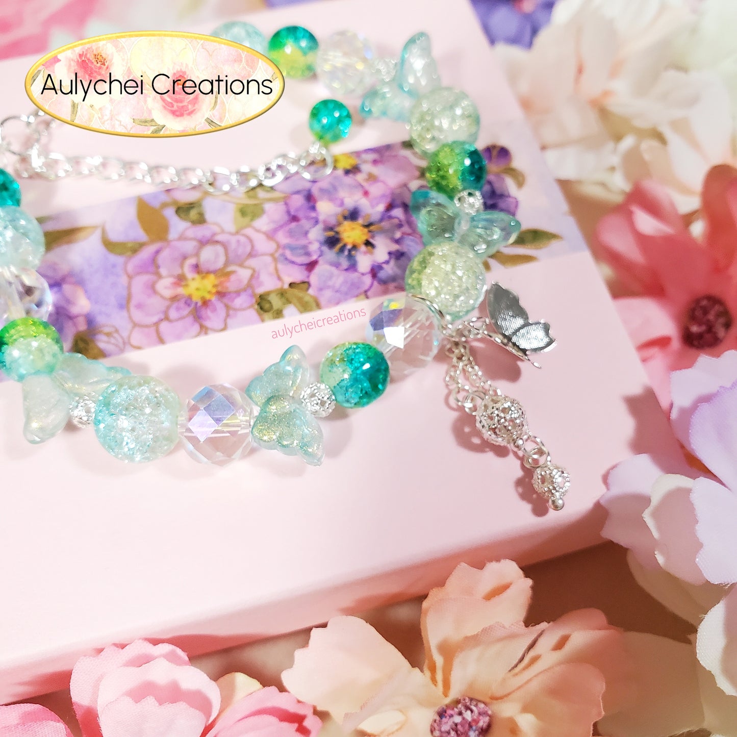 Green Butterfly Crackle Glass Beaded Clasp Bracelet