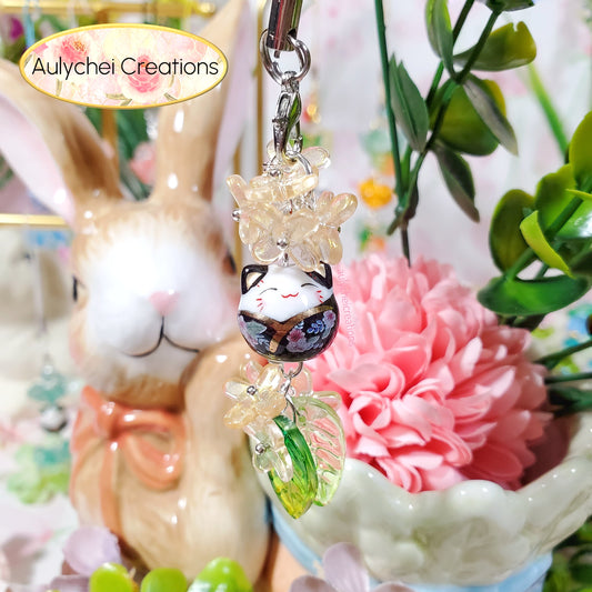 Ivory Osmanthus Cat Flower Bead Keychain