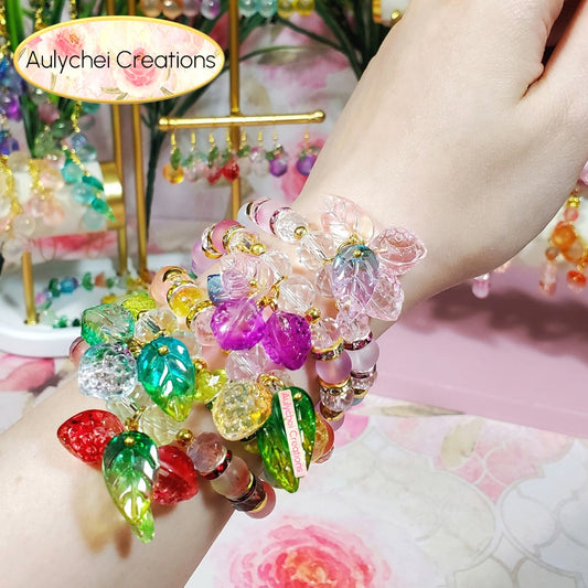 Light Green Strawberry Glass Bead Bracelet