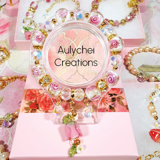 White Resin Tulip Lampwork Clasp Bead Bracelet 02